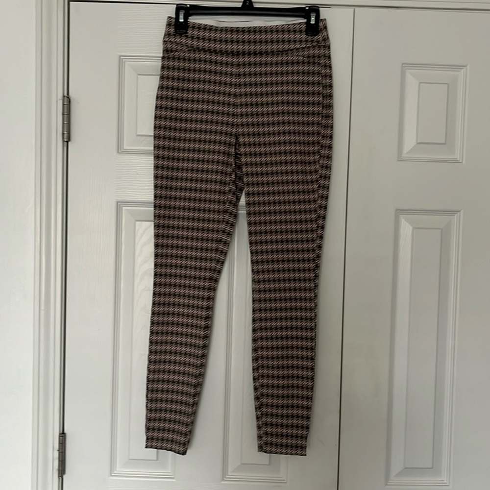 Skinny leg pixie pull on pants.
